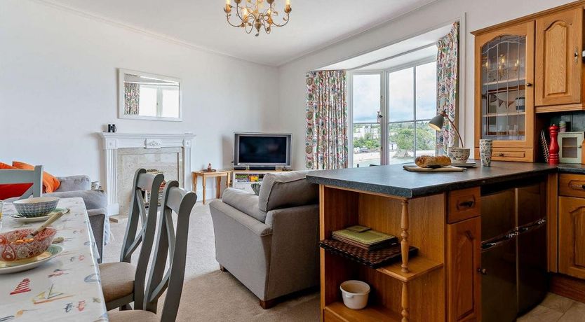 Photo of 2 Bed in The Burrows