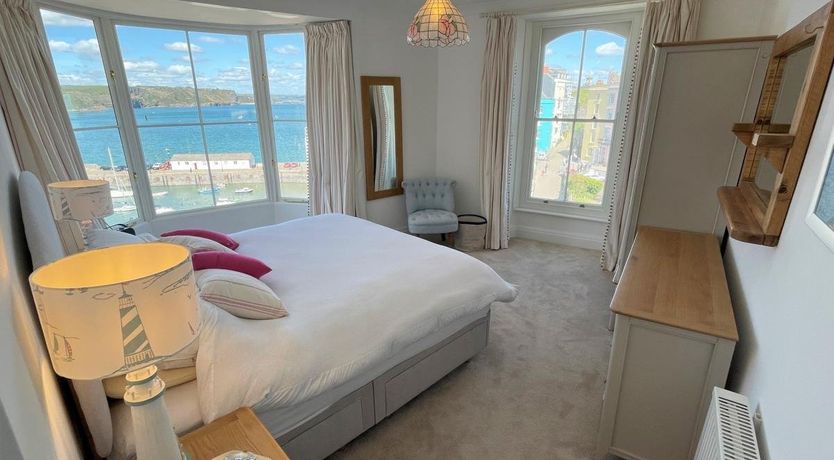 Photo of 2 Bed in The Burrows