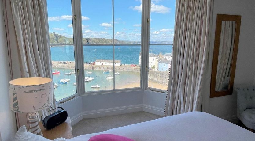 Photo of 2 Bed in The Burrows