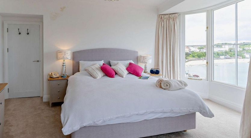 Photo of 2 Bed in The Burrows