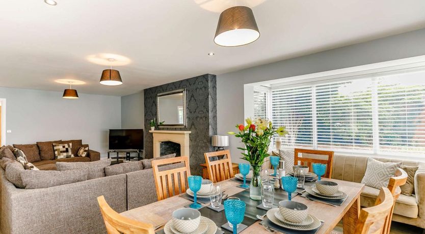 Photo of 5 Bed in Brough