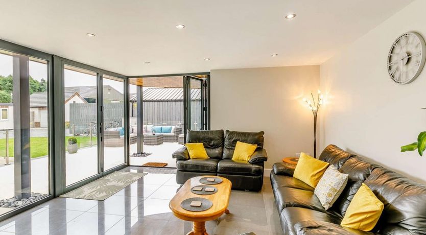 Photo of 5 Bed in Newport