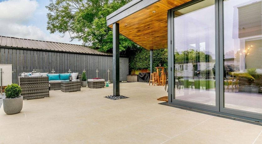 Photo of 5 Bed in Newport