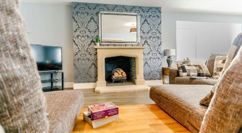 Photo of 5 Bed in Newport