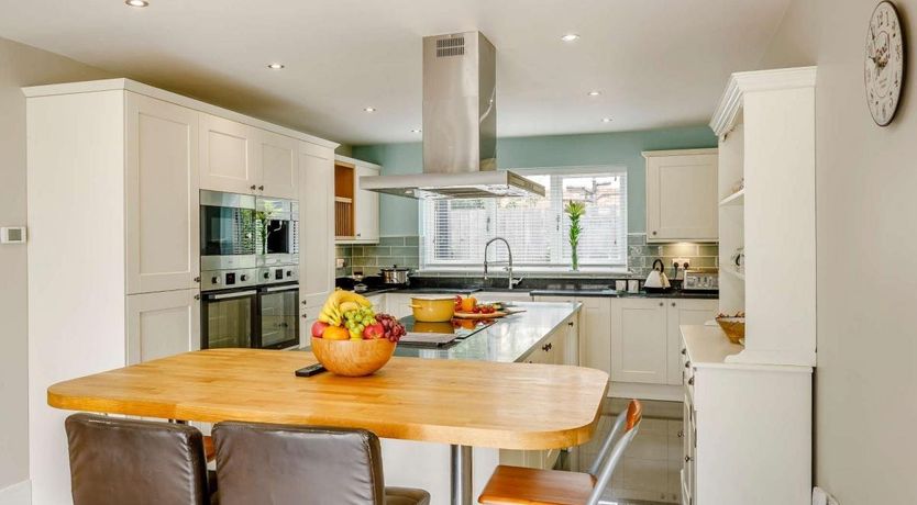 Photo of 5 Bed in Newport