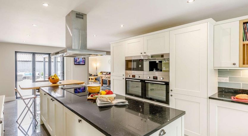 Photo of 5 Bed in Newport