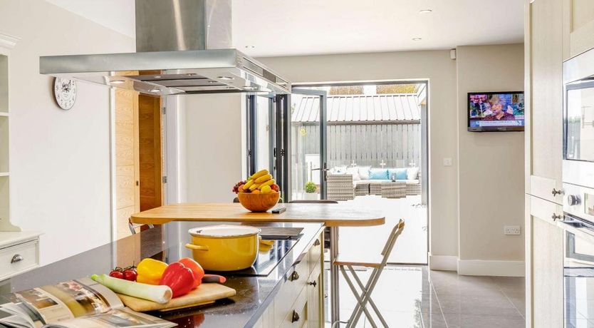 Photo of 5 Bed in Newport