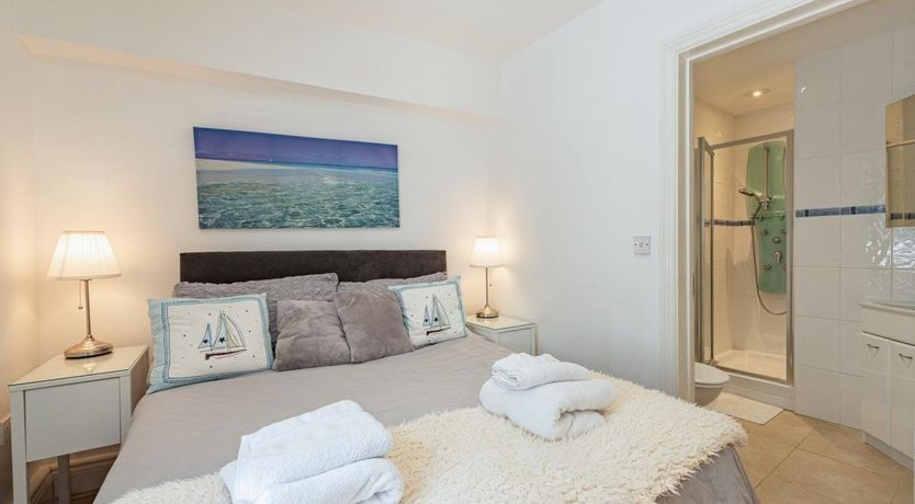 Photo of 2 Bed in Tenby