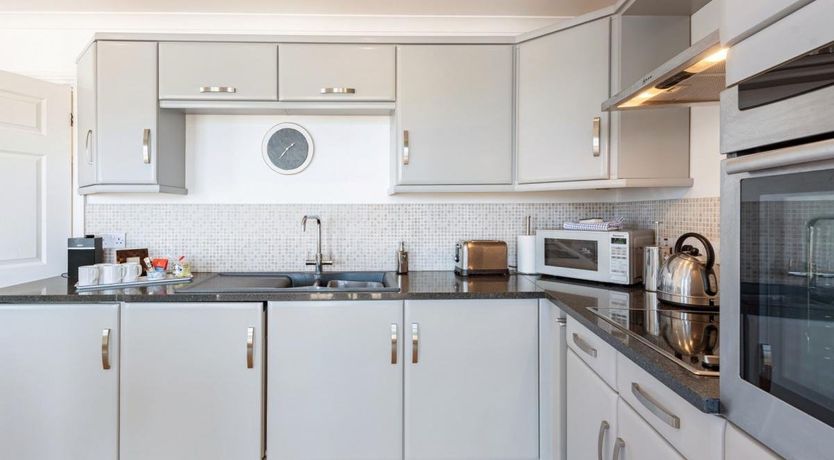 Photo of 2 Bed in Tenby