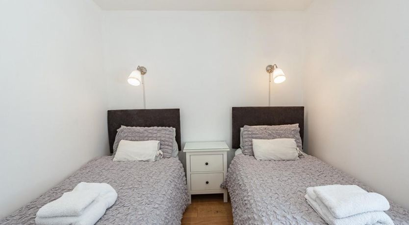 Photo of 2 Bed in Tenby