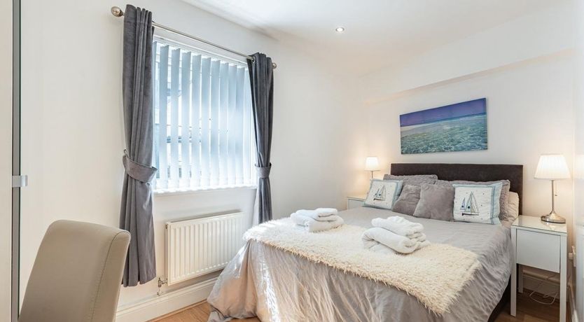 Photo of 2 Bed in Tenby