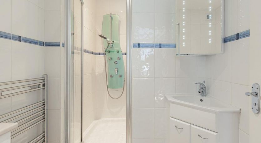 Photo of 2 Bed in Tenby