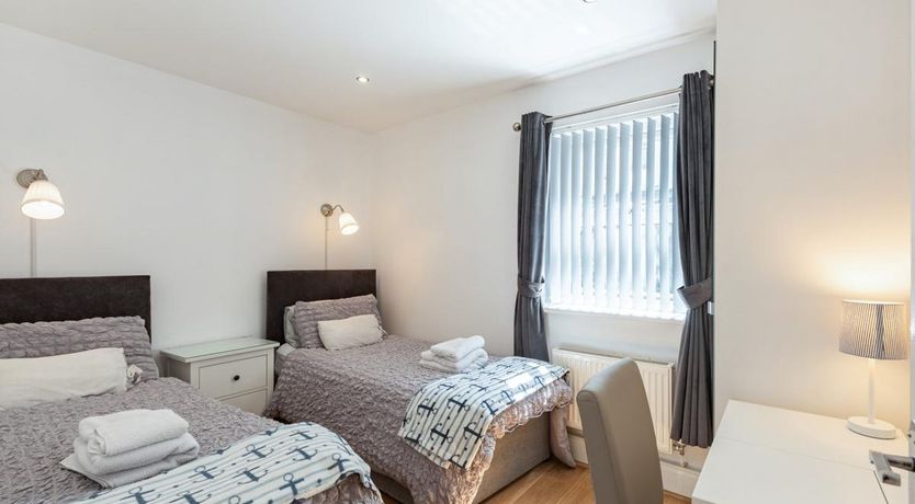 Photo of 2 Bed in Tenby