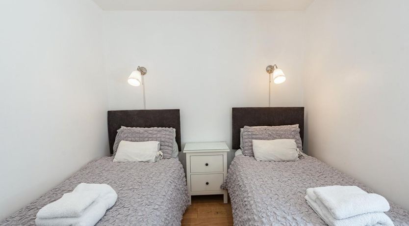 Photo of 2 Bed in Tenby