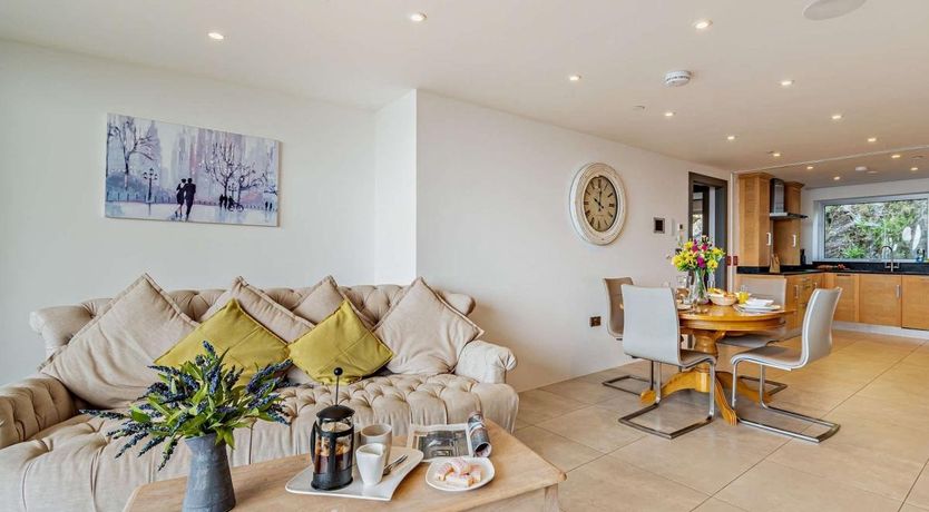 Photo of 2 Bed in Tenby