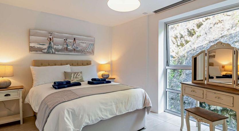 Photo of 2 Bed in Tenby