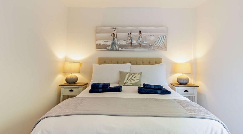 Photo of 2 Bed in Tenby