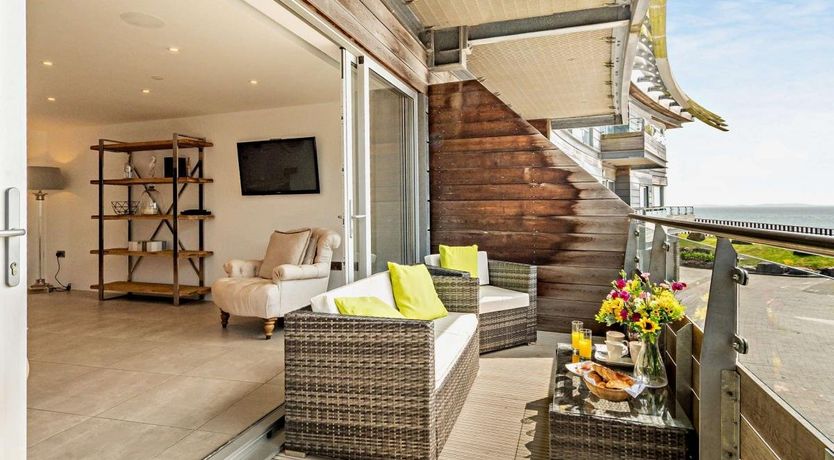 Photo of 2 Bed in Tenby