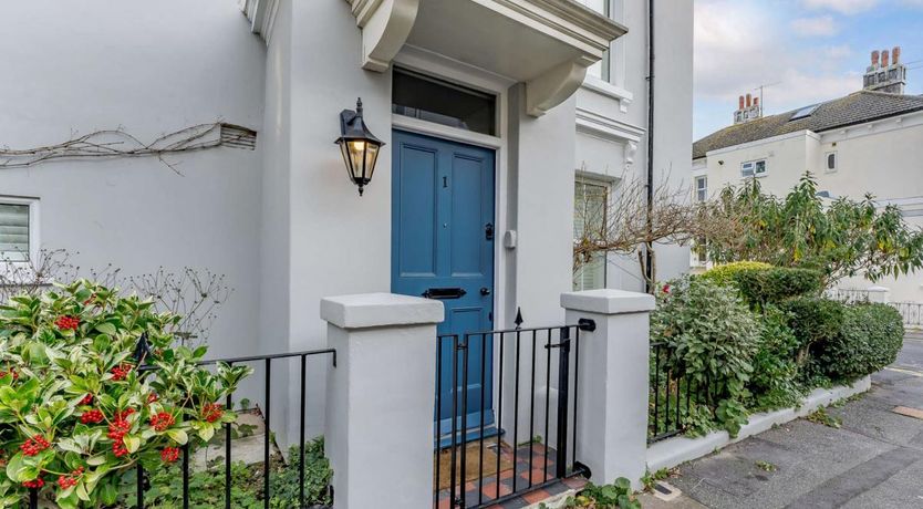 Photo of 3 Bed in Eastbourne