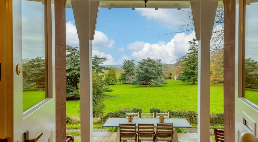 Photo of 4 Bed in Bwlch