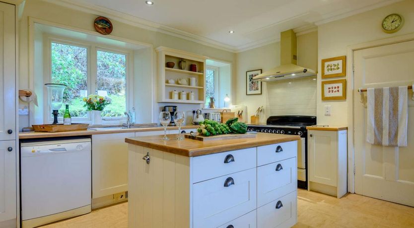 Photo of 4 Bed in Bwlch