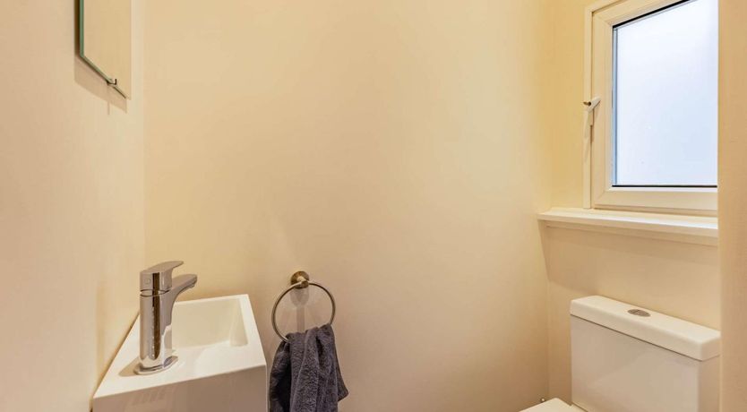 Photo of 4 Bed in Hastings