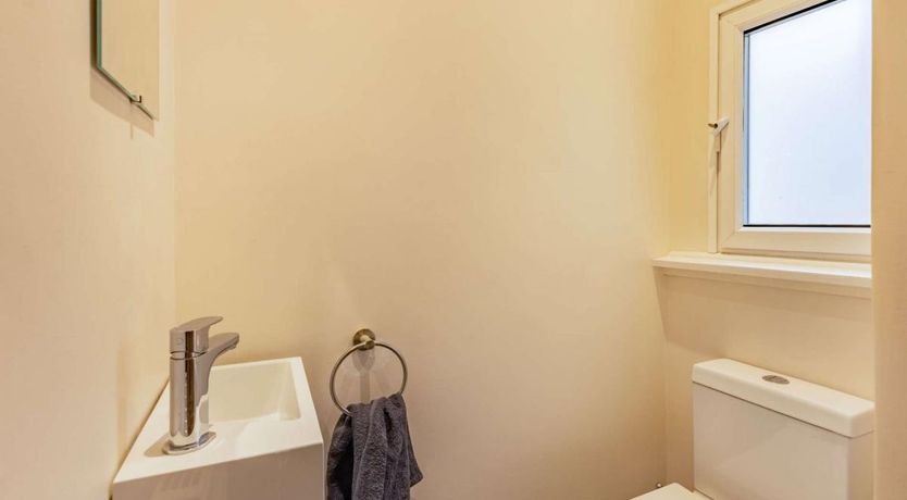 Photo of 4 Bed in Hastings