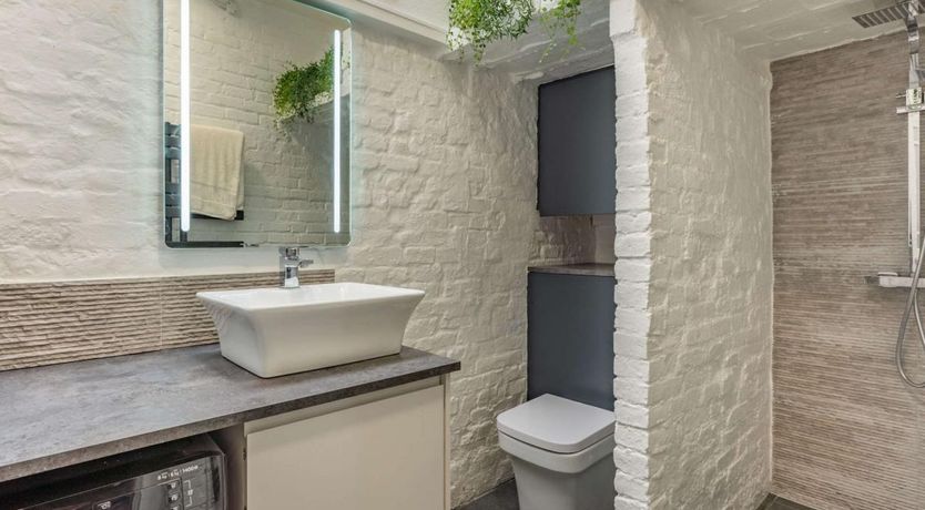 Photo of 4 Bed in Hastings