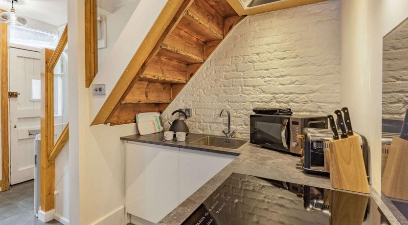 Photo of 4 Bed in Hastings