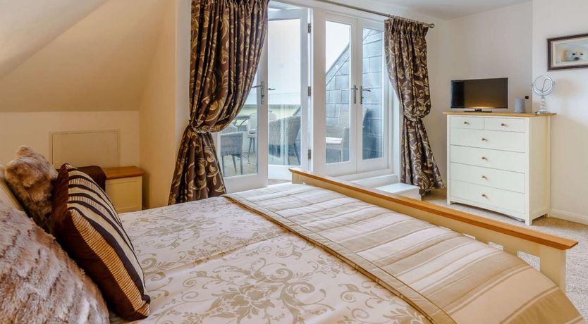 Photo of 3 Bed in Tenby