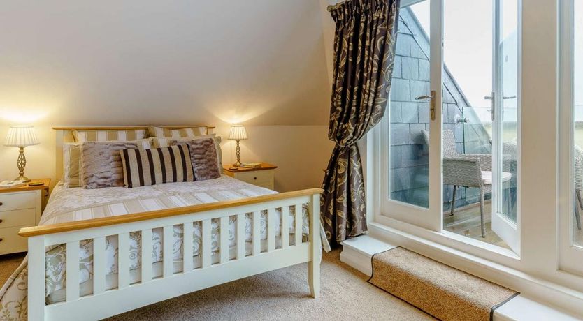 Photo of 3 Bed in Tenby