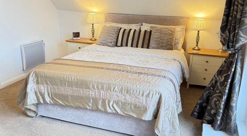 Photo of 3 Bed in Tenby