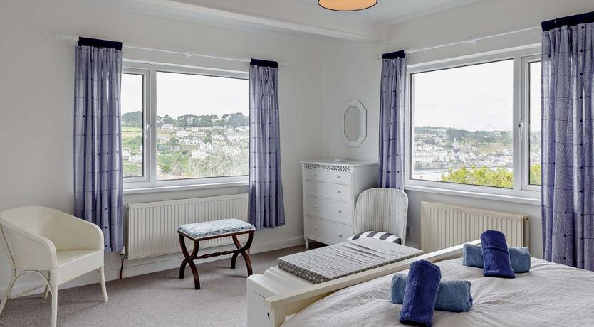 Photo of 4 Bed in Polruan