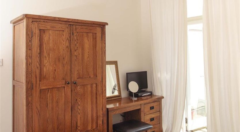 Photo of 2 Bed in Tenby