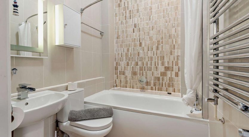 Photo of 2 Bed in Tenby