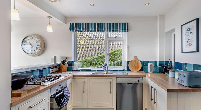 Photo of 4 Bed in Aberdovey