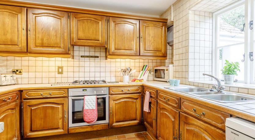 Photo of 4 Bed in Abergavenny