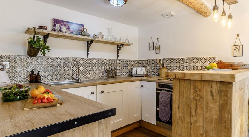 Photo of 2 Bed in Dainton