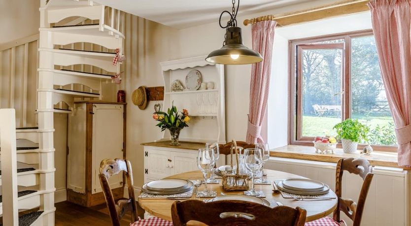 Photo of 2 Bed in Dainton