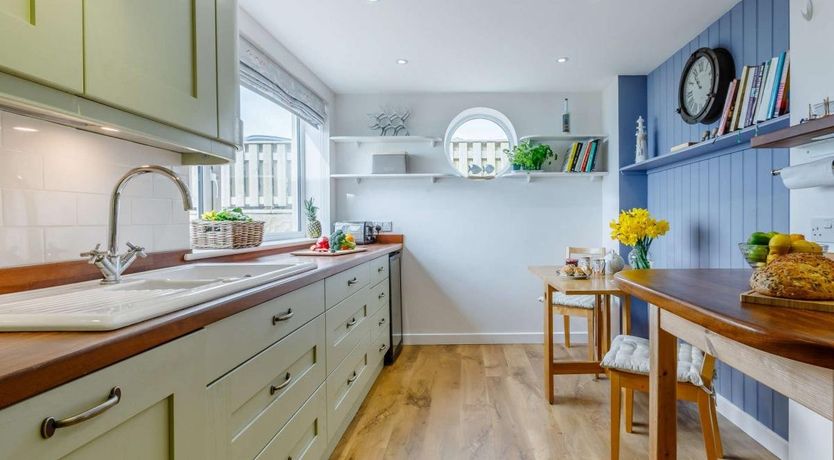 Photo of 4 Bed in West Bay