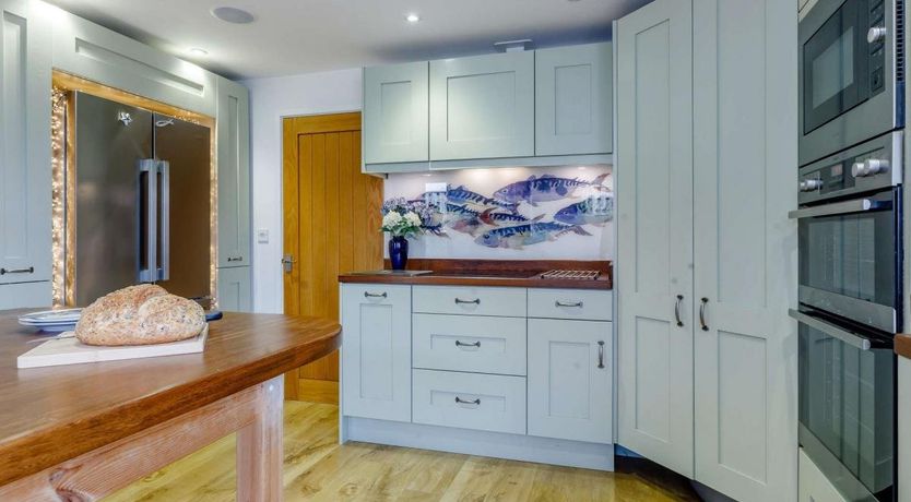 Photo of 4 Bed in West Bay