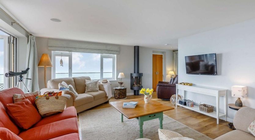 Photo of 4 Bed in West Bay