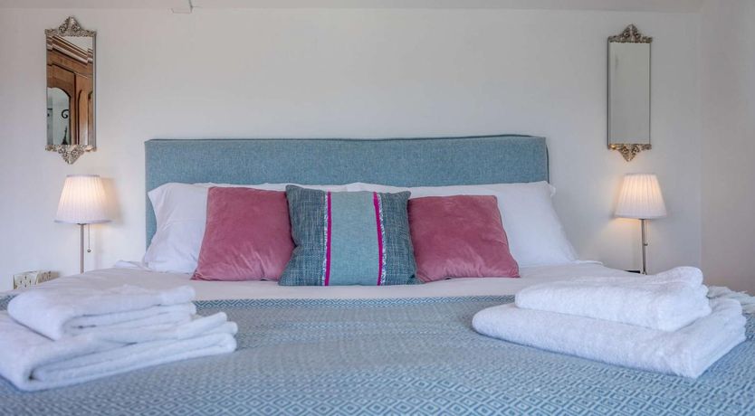 Photo of 1 Bed in Axminster