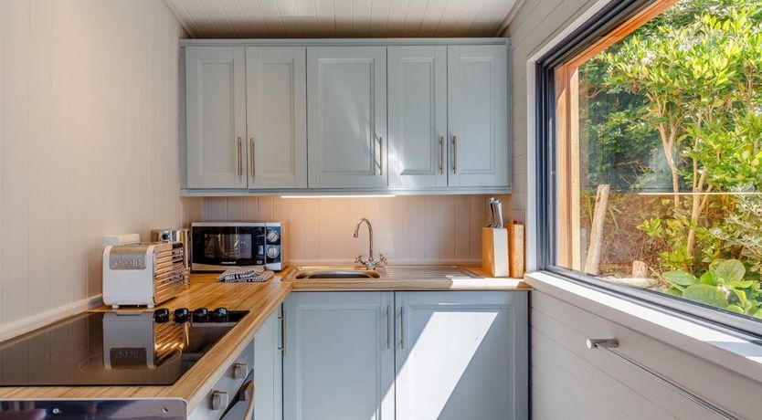 Photo of 1 Bed in Whitsand Bay