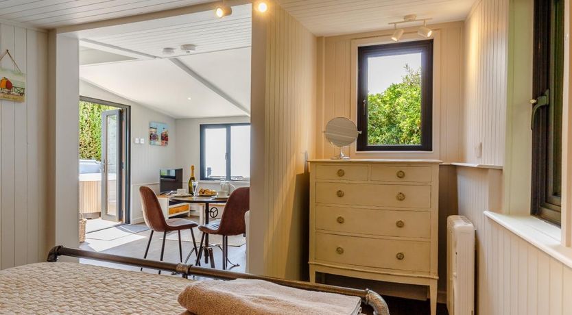 Photo of 1 Bed in Whitsand Bay