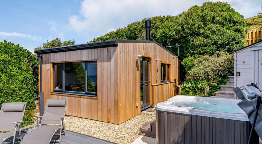 Photo of 1 Bed in Whitsand Bay