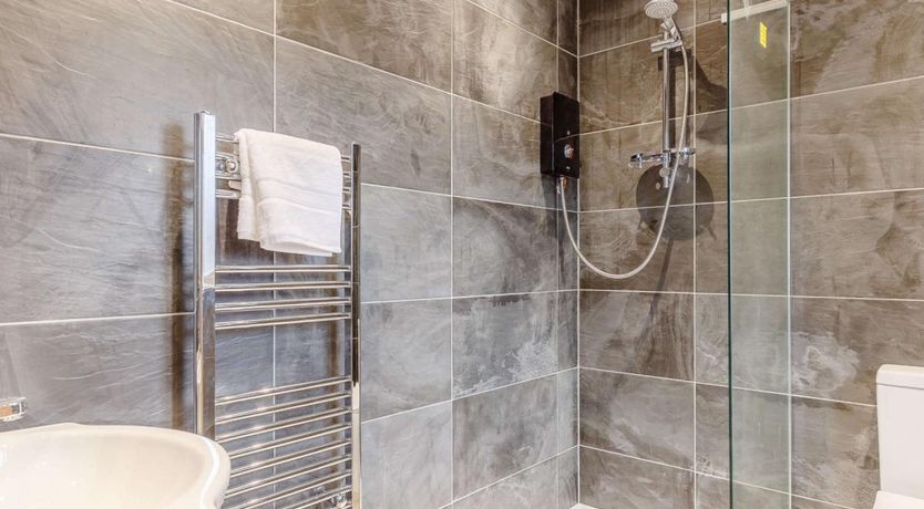 Photo of 4 Bed in St. Newlyn East