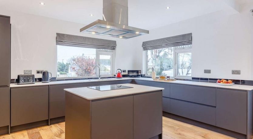 Photo of 4 Bed in St. Newlyn East