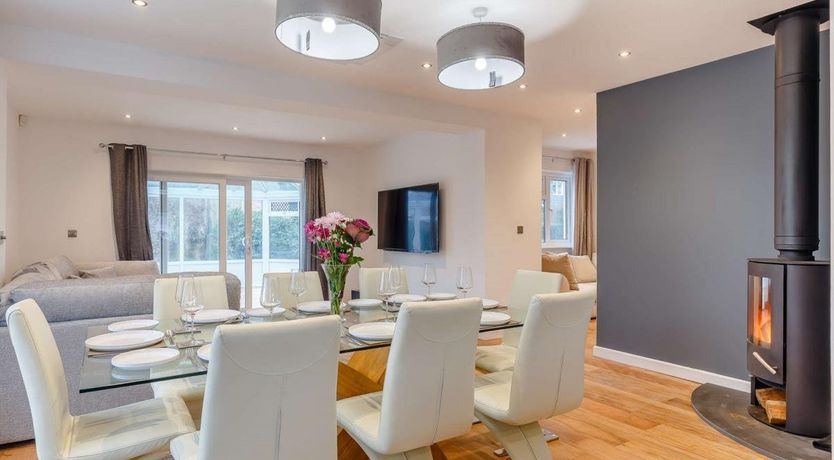 Photo of 4 Bed in St. Newlyn East