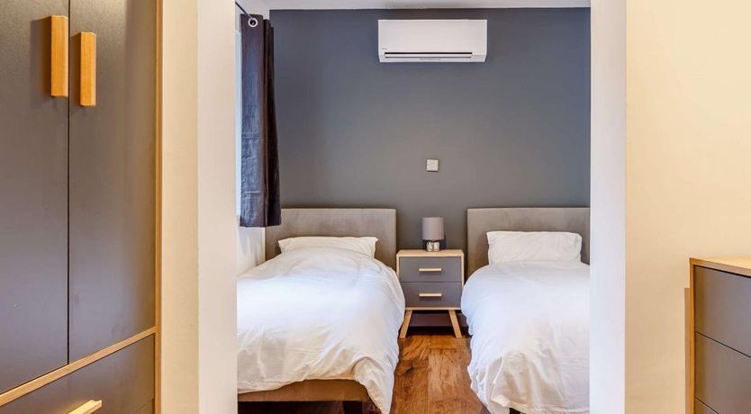 Photo of 4 Bed in St. Newlyn East